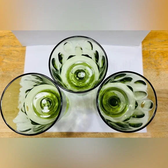 Vintage goblets, set of 3, mint condition. Avocado green. Thumbprint pattern. - Picture 2 of 6